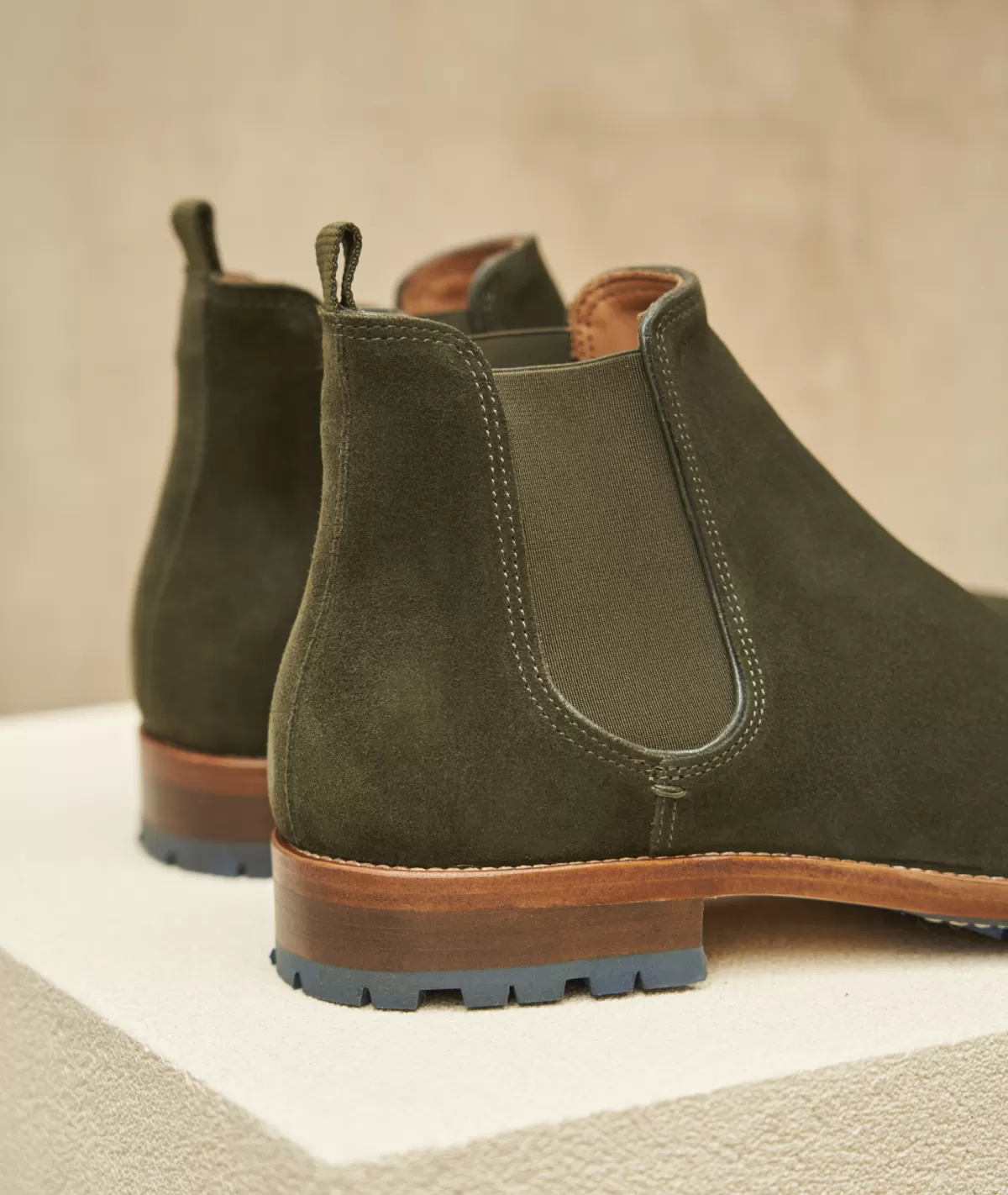 Shop Bottines chelsea à crampons en daim Homme Bottines