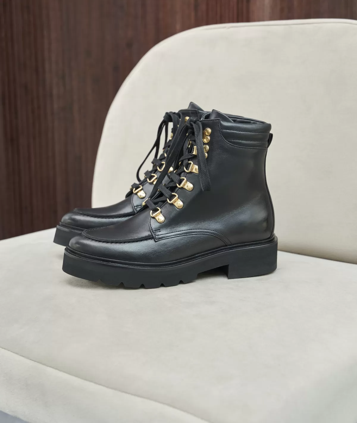 Outlet COMBAT BOOTS FEMME EN CUIR NOIR Femme Boots