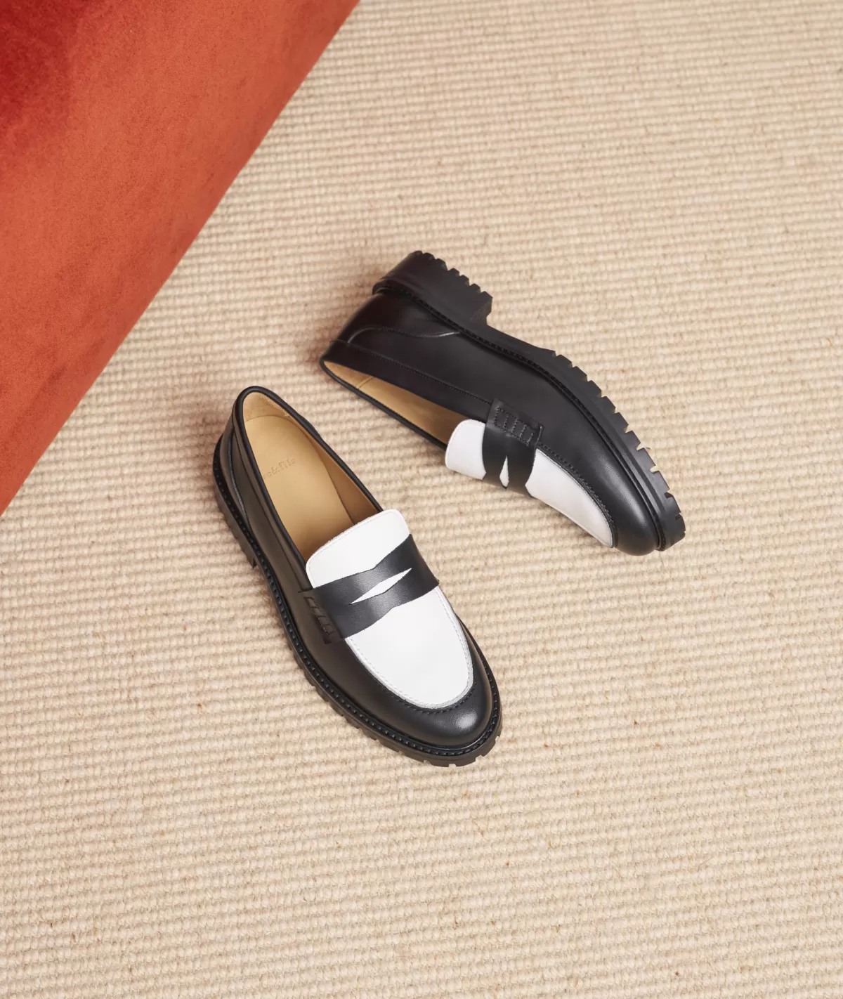 New Mocassin femme en cuir noir et blanc Femme Mocassins Et Derbies