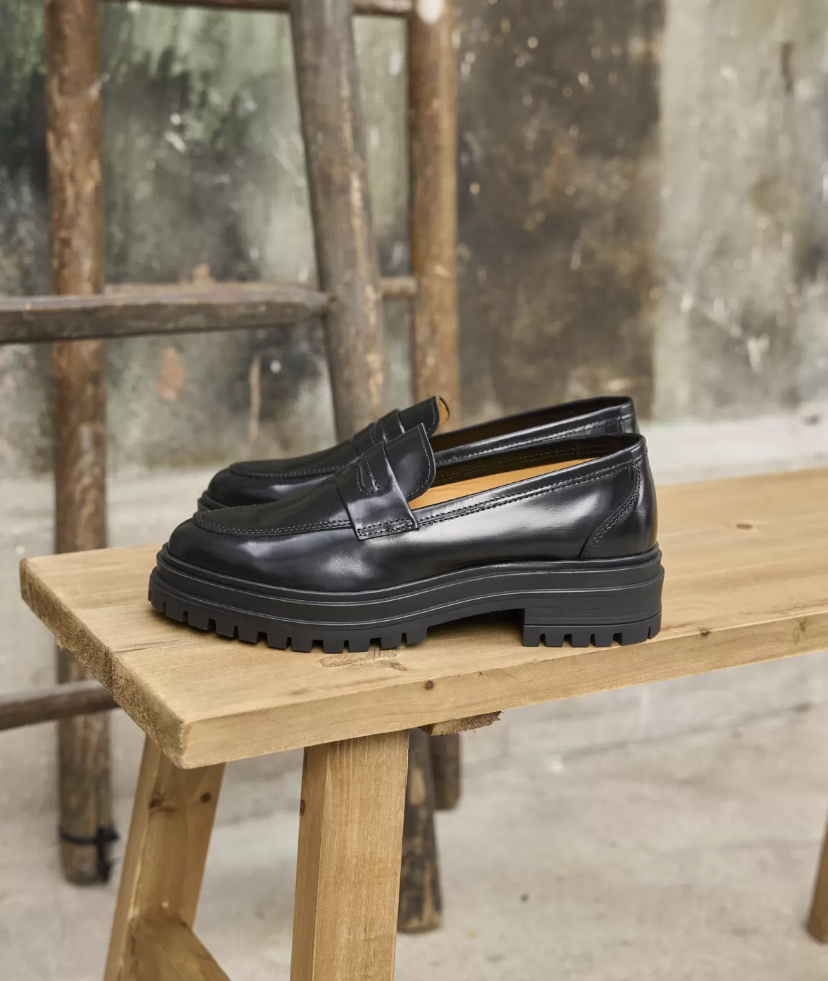 Best Sale Mocassin femme en cuir noir vernis Femme Mocassins Et Derbies