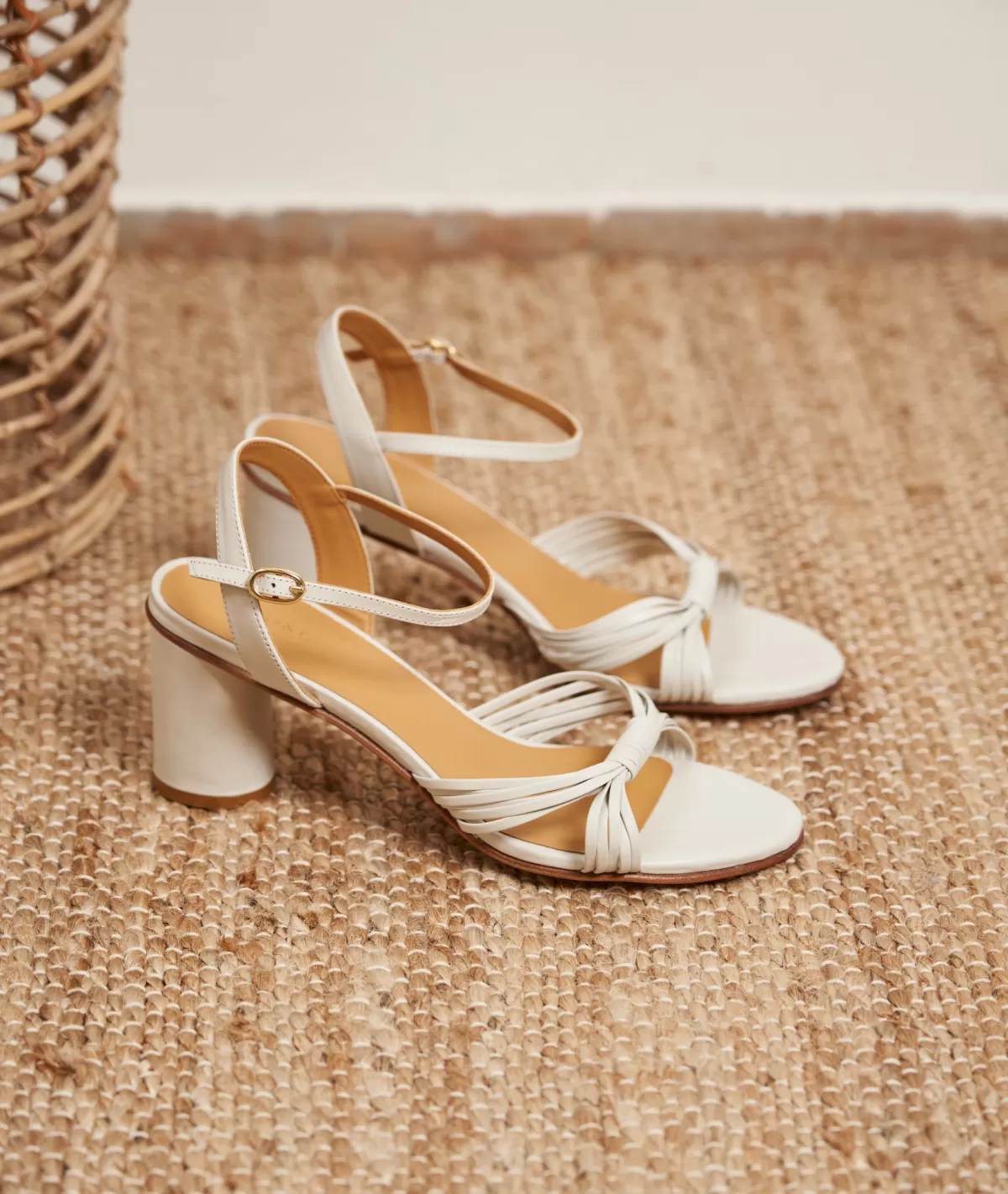 Shop Sandales à talon femme en cuir cassé Femme Sandales