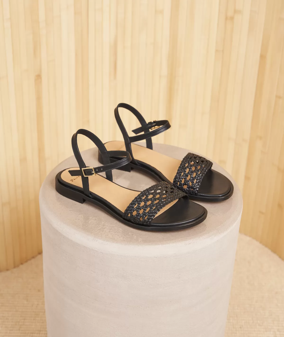 New Sandales plates en cuir Femme Sandales