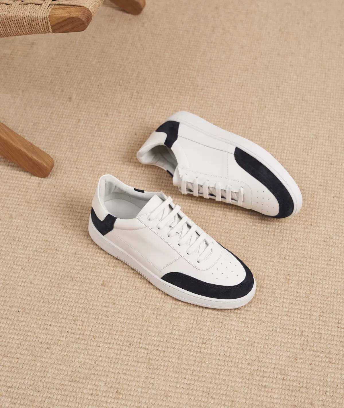 Shop Sneakers en cuir blanc et daim bleu marine Homme Sneakers