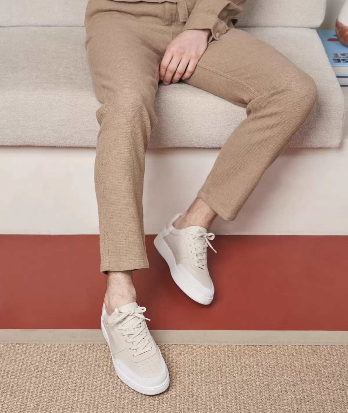 Shop Sneakers en cuir crème et daim Homme Sneakers